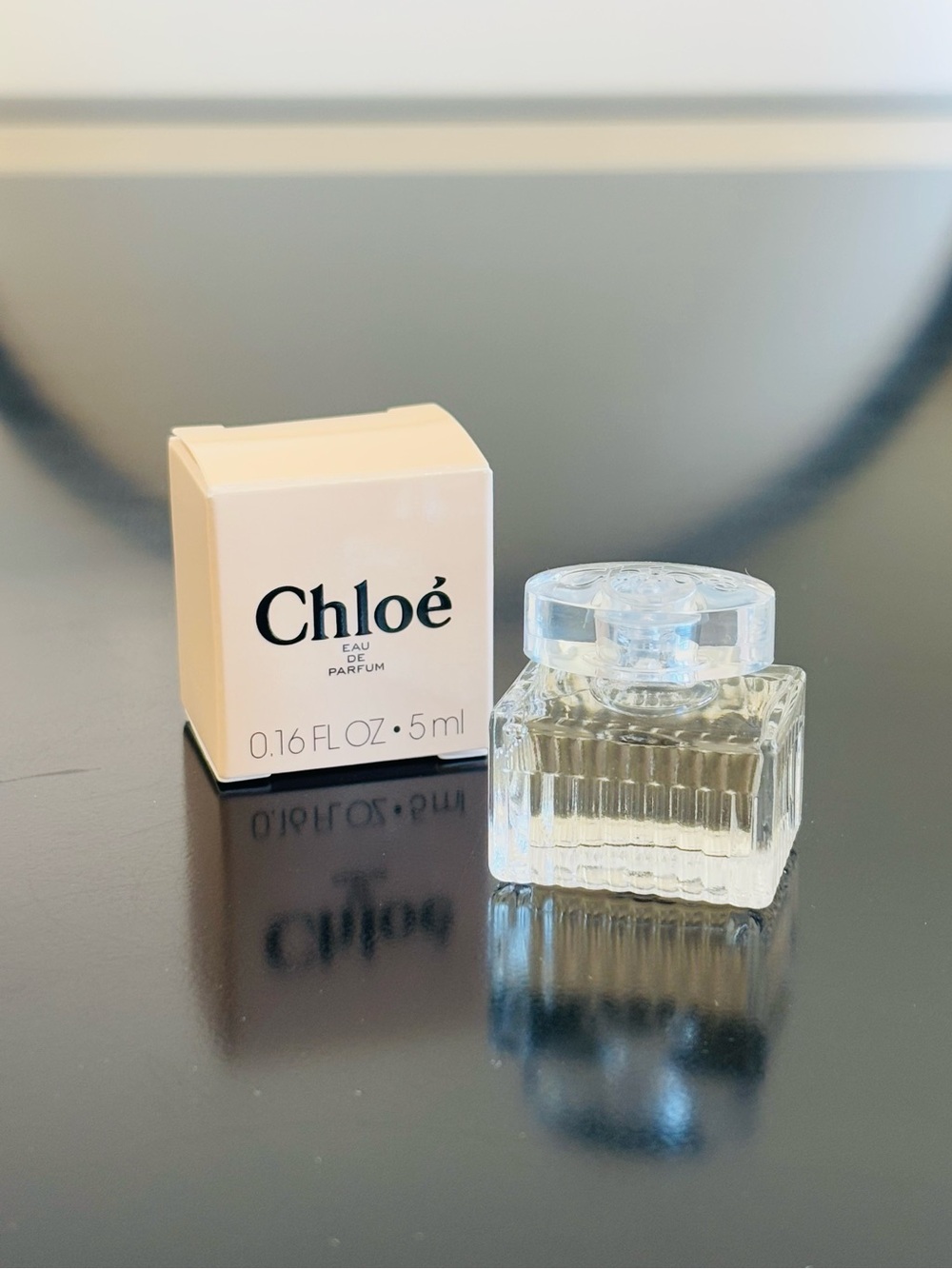 Miniature Chloe Fragrance Discovery Set with EDP and Le Par Samples - Picture 3 of 8